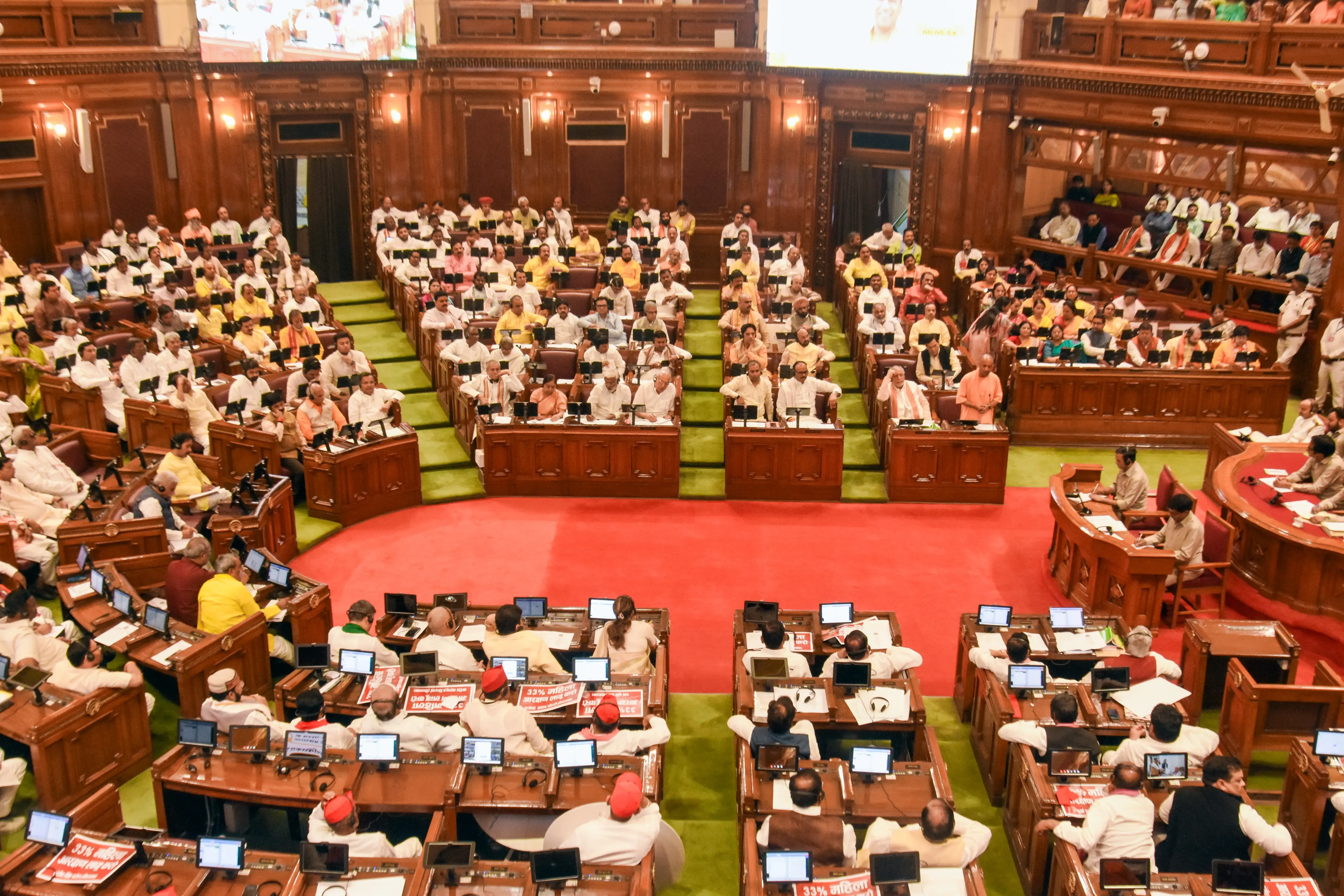 यूपी विधानसभा में महिला आरक्षण पर संग्राम: योगी का निंदा प्रस्ताव, सपा-भाजपा में तीखी नोकझोंक