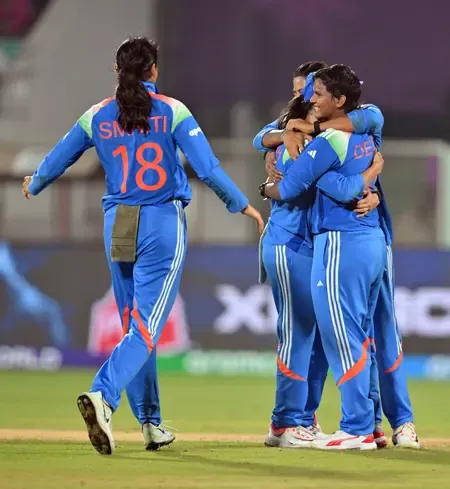 महिला विश्व कप : इंग्लैंड ने टॉस जीतकर चुनी बल्लेबाजी, भारतीय खेमे से रेणुका की वापसी