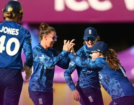 महिला विश्व कप: दक्षिण अफ्रीका की शर्मनाक हार, 10 विकेट से जीती इंग्लैंड 