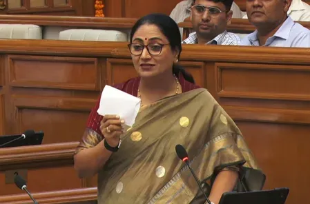 'महिलाएं बच्चा पैदा करने की मशीन नहीं', लक्ष्मी योजना पर सीएम रेखा गुप्ता का जवाब