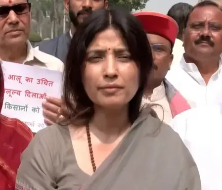 महिलाओं को वास्तविक अधिकार देने के बजाए राजनीतिक लाभ के लिए मुद्दे को भटका रही भाजपा: डिंपल यादव