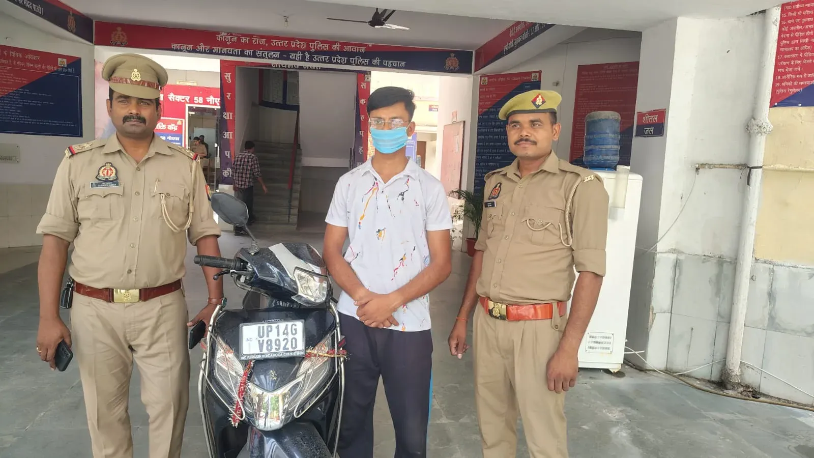 नोएडा में महिलाओं पर कैंची से हमला करने वाला अंकित वर्मा गिरफ्तार, स्कूटी और कैंची बरामद