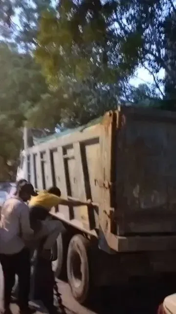 Mahua Moitra Questions Stone-Filled Trucks at Jantar Mantar