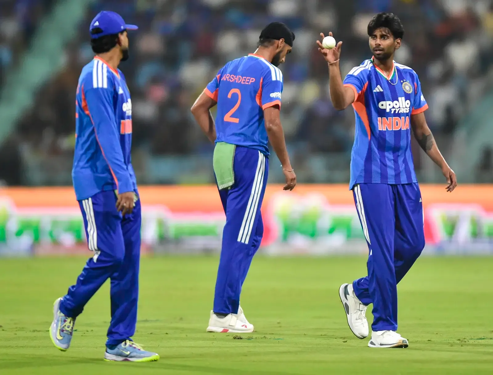 गावस्कर का सवाल: 18वें ओवर में अक्षर नहीं, अर्शदीप या मयंक को देनी चाहिए थी गेंद