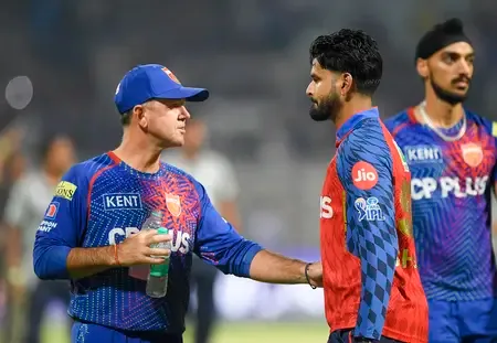 'मैं खिलाड़ियों का समर्थन करने के लिए हूं, उनपर नियंत्रण के लिए नहीं': रिकी पोंटिंग