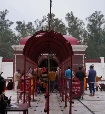 How Did Thieves Execute a Major Heist at Thawe Durga Temple in Bihar?