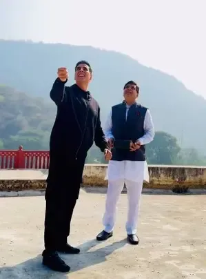 Makar Sankranti: Akshay Kumar and Paresh Rawal Kite Flying on ‘Bhooth Bangla’ Sets