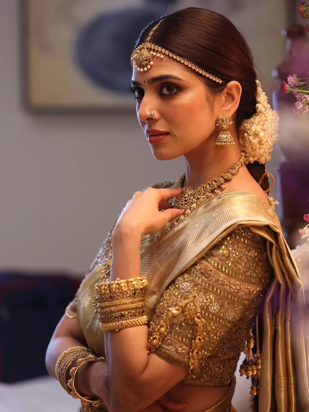 Malavika Mohanan's first look from 'Idhayam Murali' cameo with Fahadh Faasil