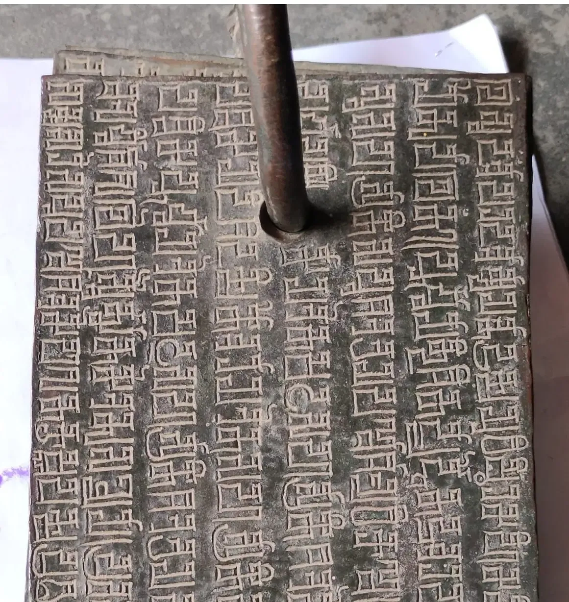 ऐतिहासिक खोज: बिलासपुर में मिला 2000 साल पुराना 3 किलो का दुर्लभ ताम्रपत्र, ब्राह्मी लिपि में उत्कीर्ण संदेश