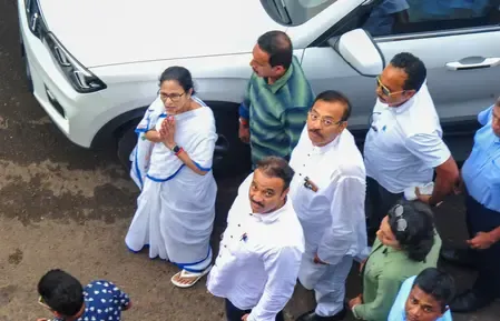 Did Mamata Banerjee Announce Compensation for Fire-Affected Shop Owners in Khidirpur?