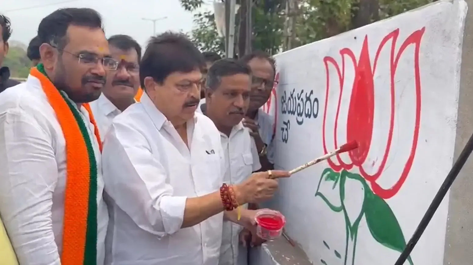 BJP तेलंगाना अध्यक्ष एन. रामचंद्र राव का आरोप: ममता बनर्जी और कांग्रेस कर रहे संविधान व लोकतंत्र का अपमान