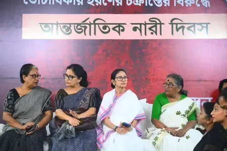 Mamata Banerjee Spearheads Trinamool Protests Against LPG Price Surge