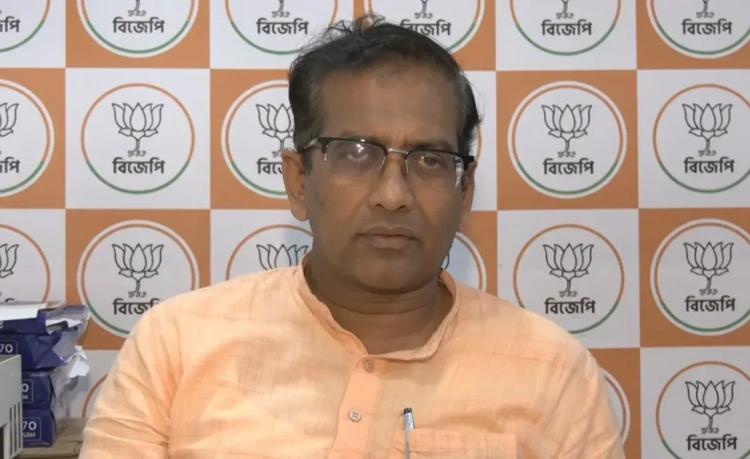 ममता बनर्जी के हाईकोर्ट में वकील बनने पर विवाद, भाजपा ने बार काउंसिल नियमों का हवाला देकर उठाए सवाल