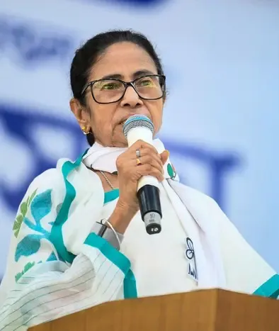 ममता बनर्जी का भाजपा पर चुनाव आयोग के साथ मतदाता सूची में हेरफेर का गंभीर आरोप