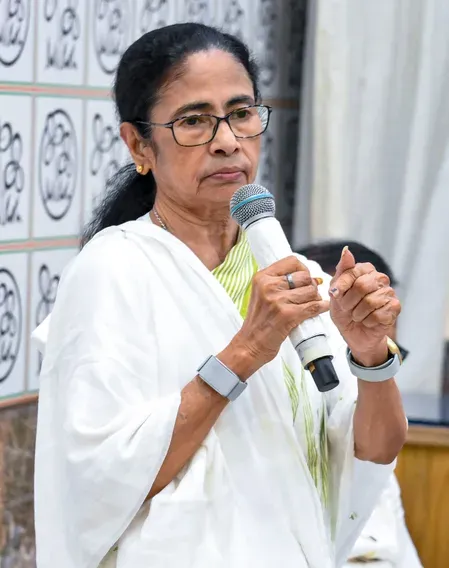 वीडी सतीशन के शपथ ग्रहण पर ममता बनर्जी समेत विपक्षी नेताओं ने दी बधाई, यूडीएफ सरकार से जनसेवा की उम्मीद