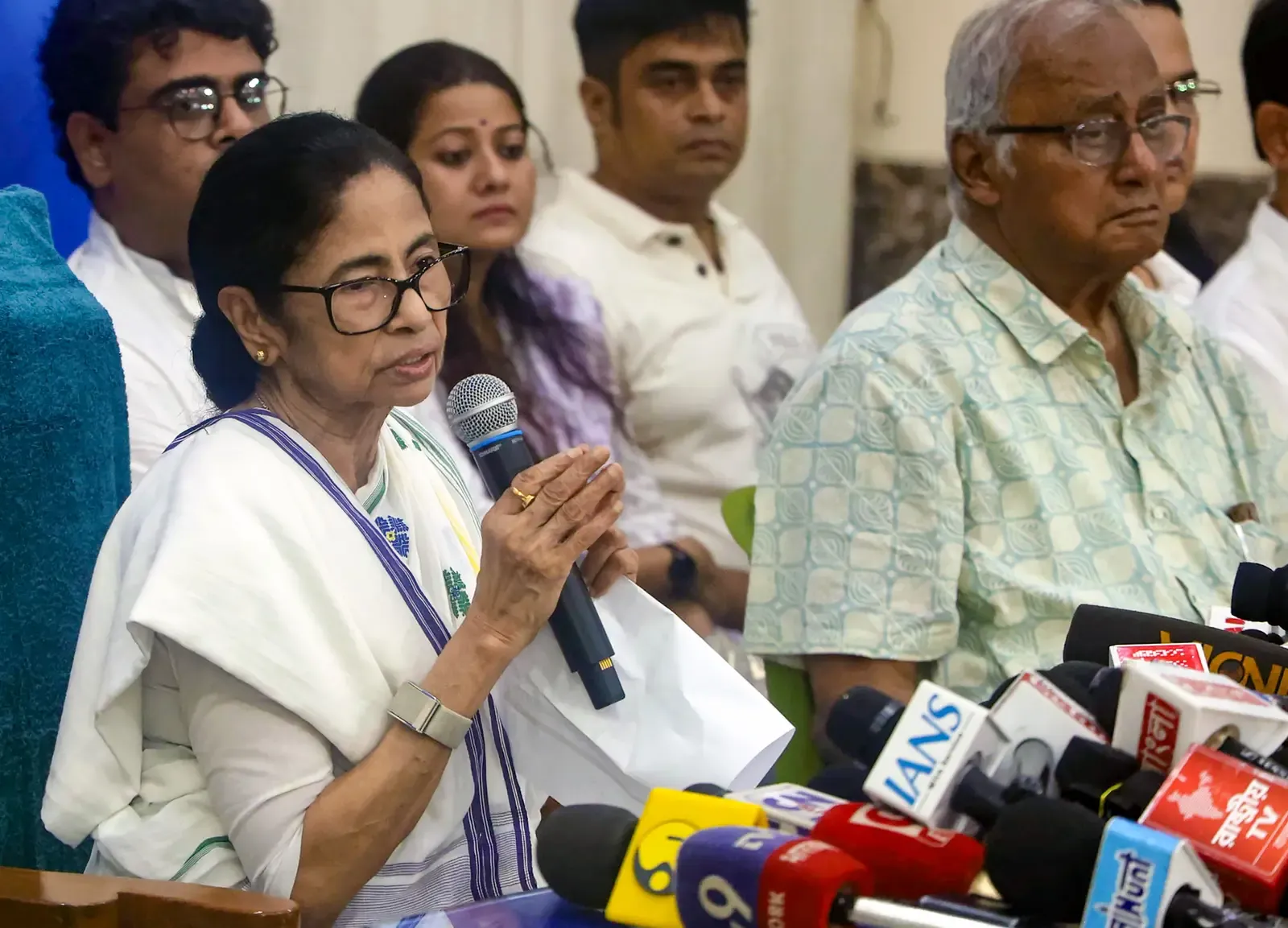 Mamata Banerjee moves SC for urgent hearing on ECI's TMC symbol freeze