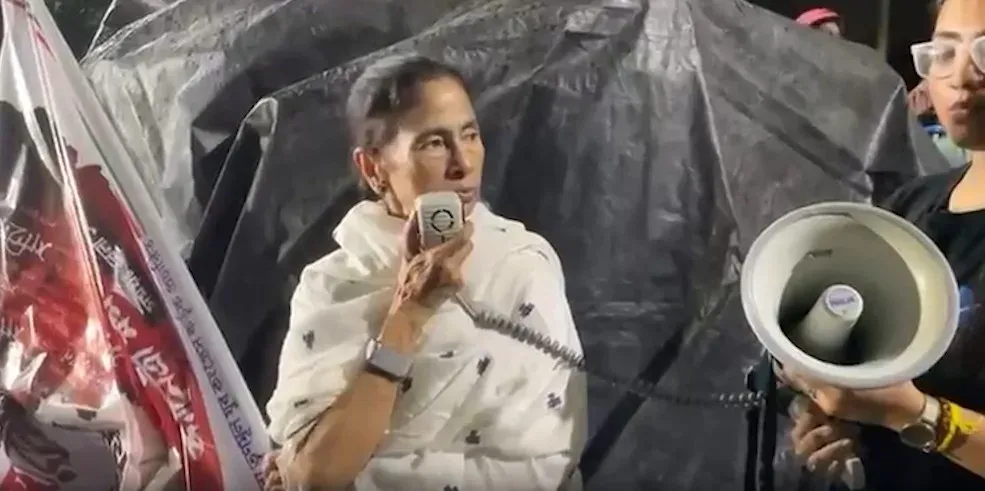 Mamata Banerjee vows Supreme Court battle over TMC name-symbol row