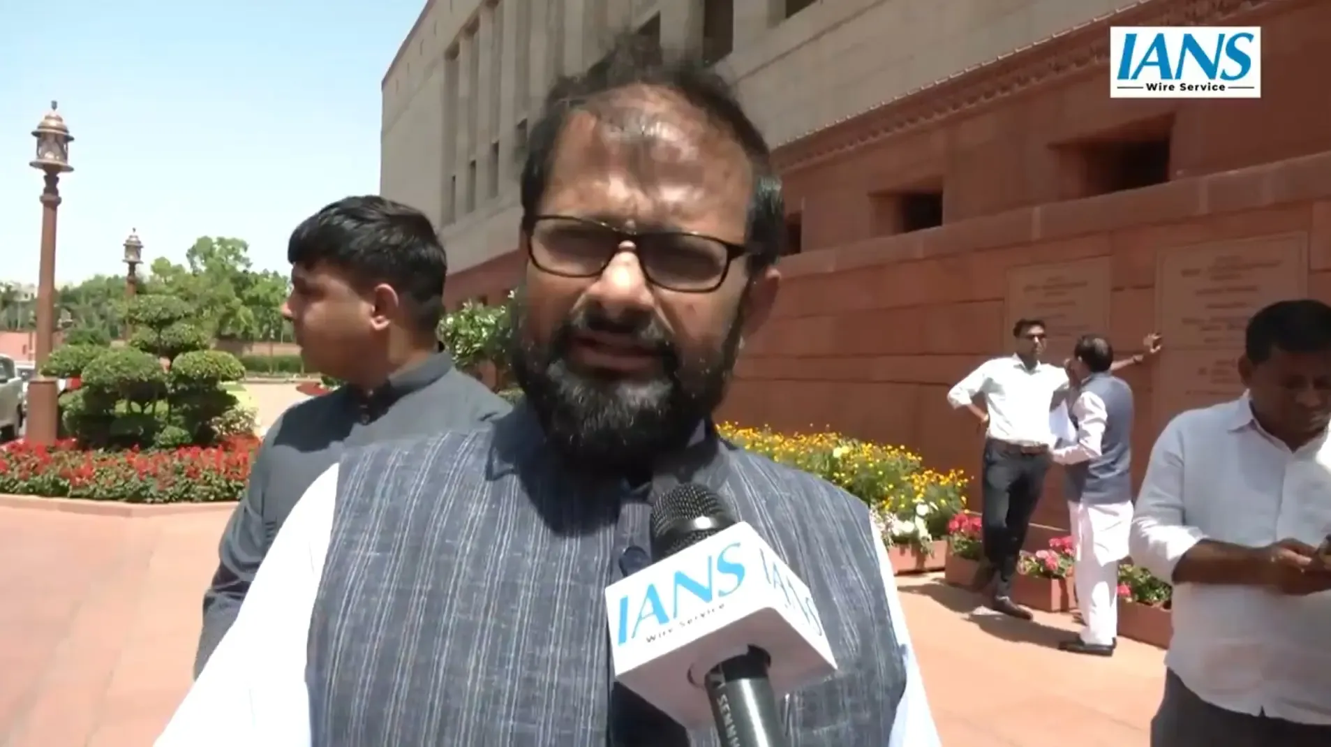 Shiv Sena Calls for the Dismissal of Mamata Banerjee Amid Bengal Violence