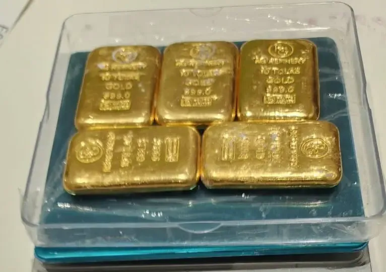 Gold bars worth ₹89 lakh seized at Ahmedabad airport from Bharuch man