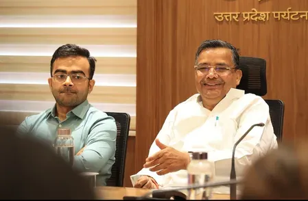 'मन के मौसम' का विमोचन: जयवीर सिंह ने रुचि चौहान के काव्य संग्रह को बताया नारी संवेदनाओं का सशक्त दस्तावेज़