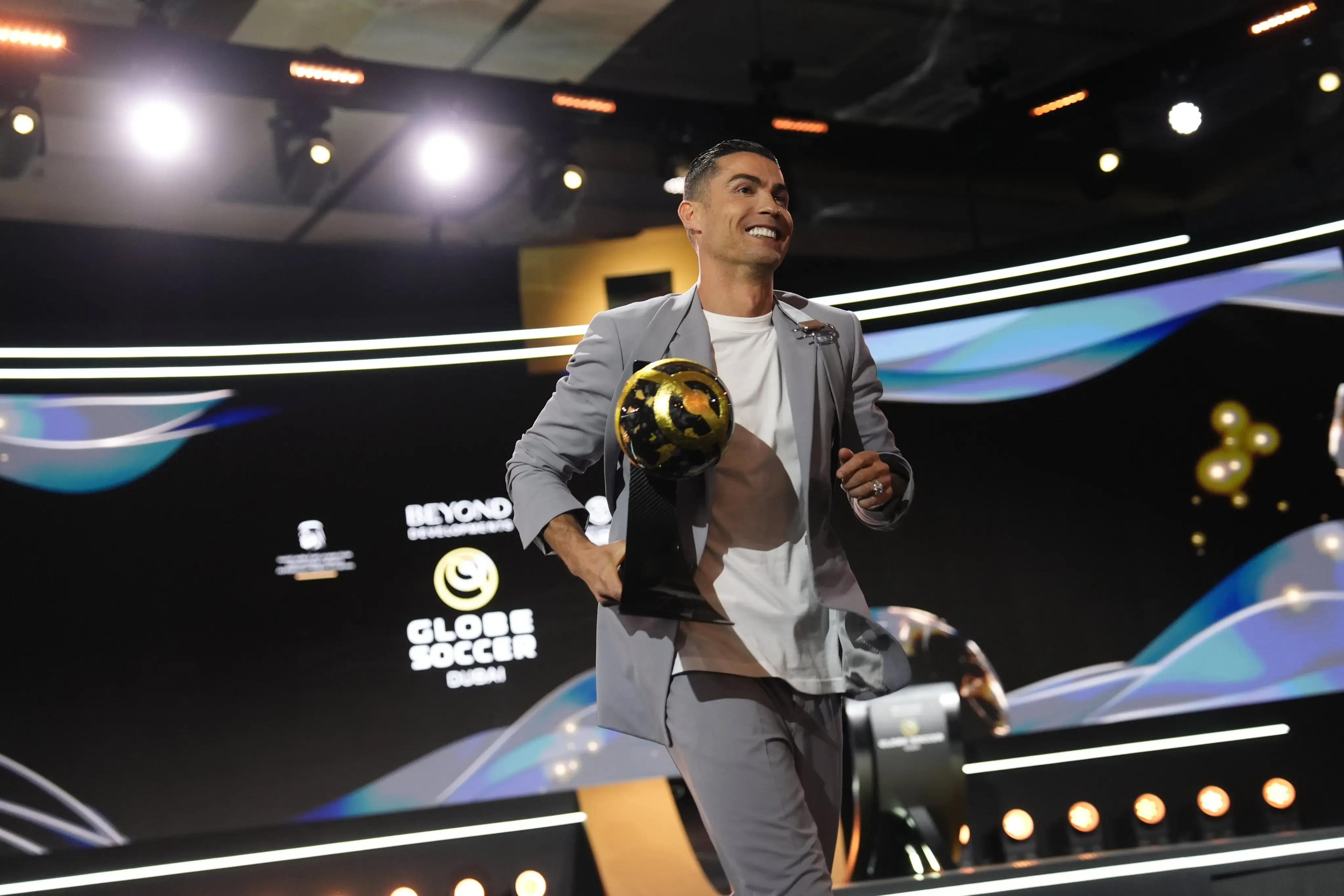 Ronaldo Supports Amorim Amid Manchester United's Challenges