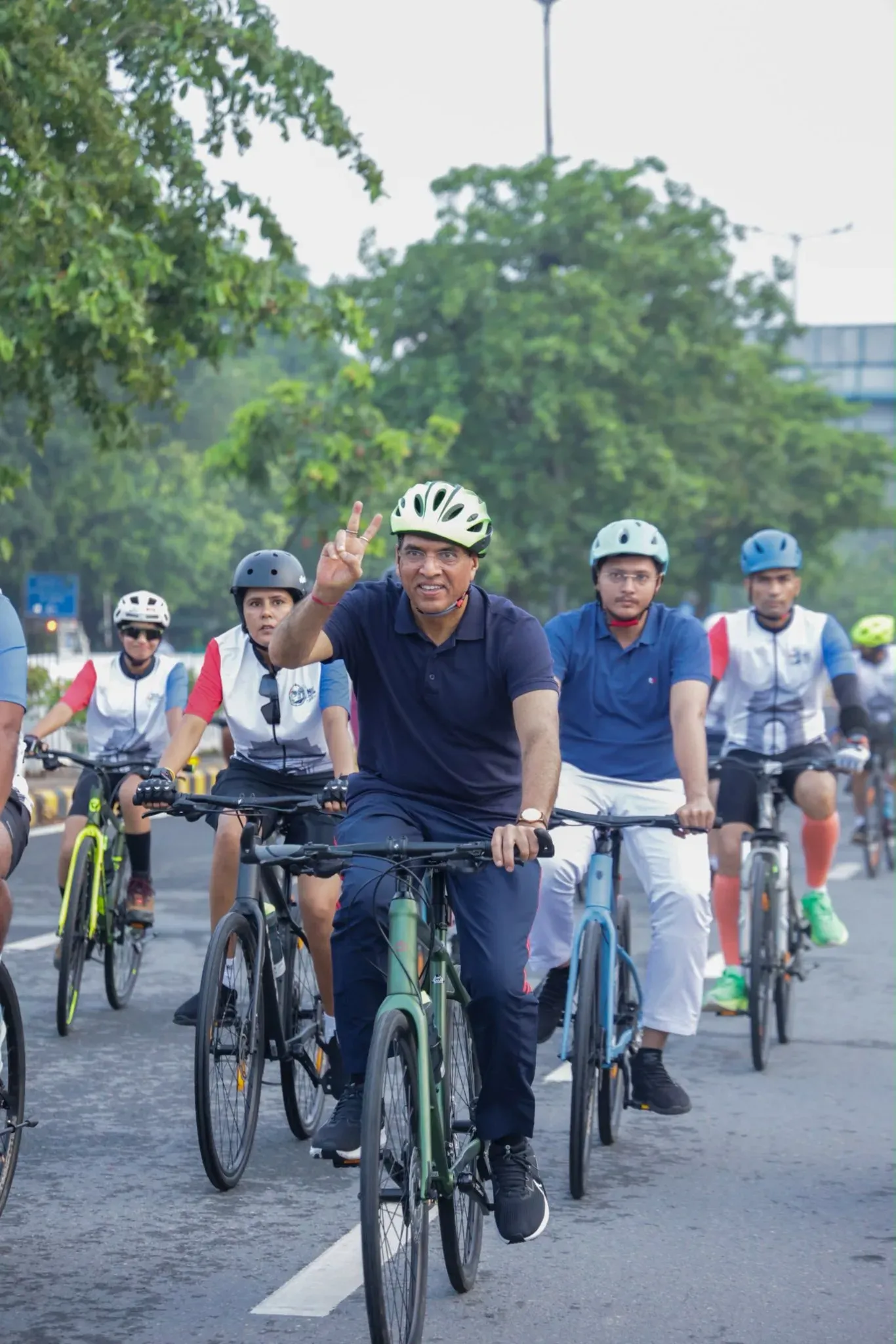 Mandaviya cycles with NCC cadets for Nasha Mukt Bharat