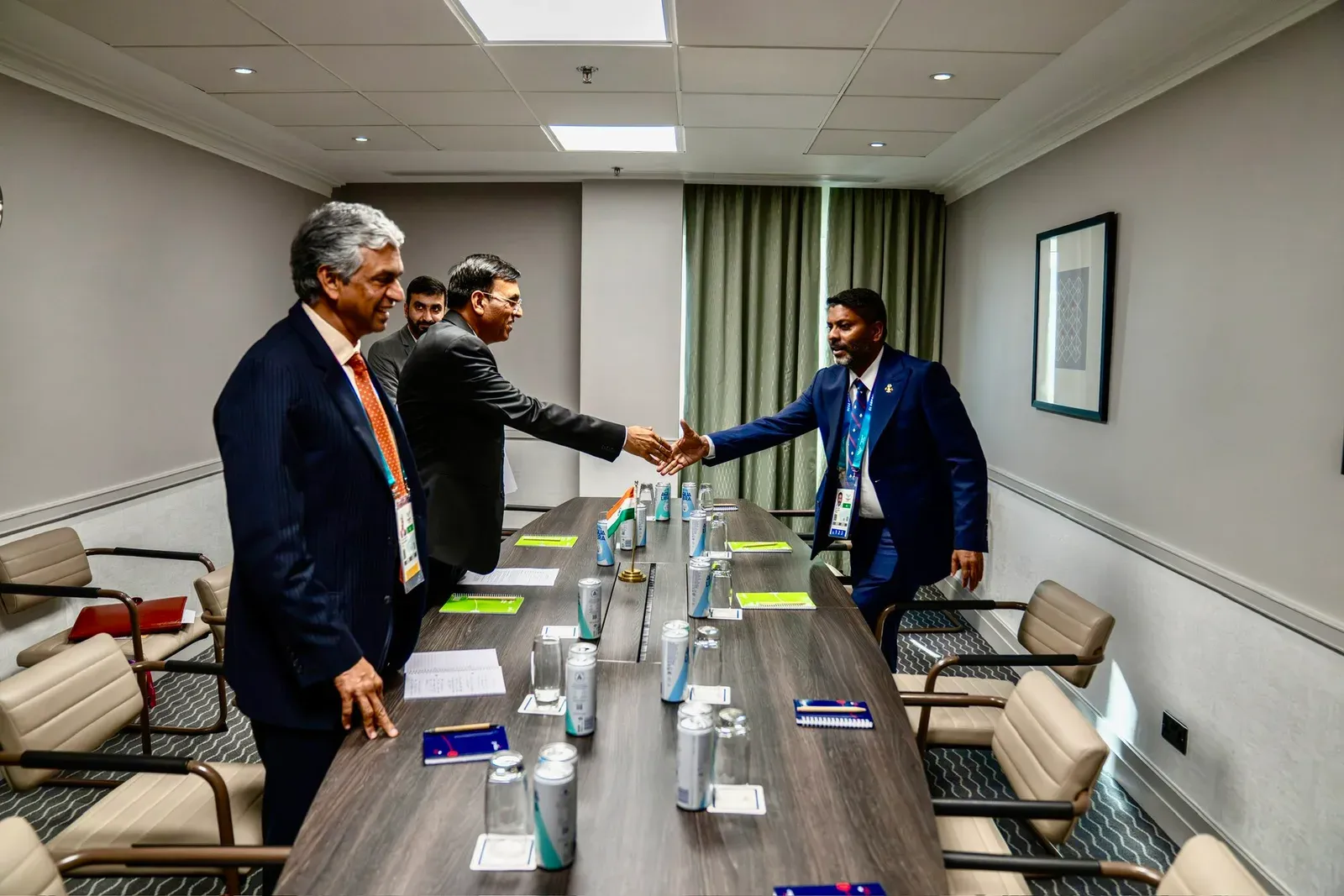 Mandaviya Holds Bilateral Sports Talks with Maldives, Uganda at Glasgow