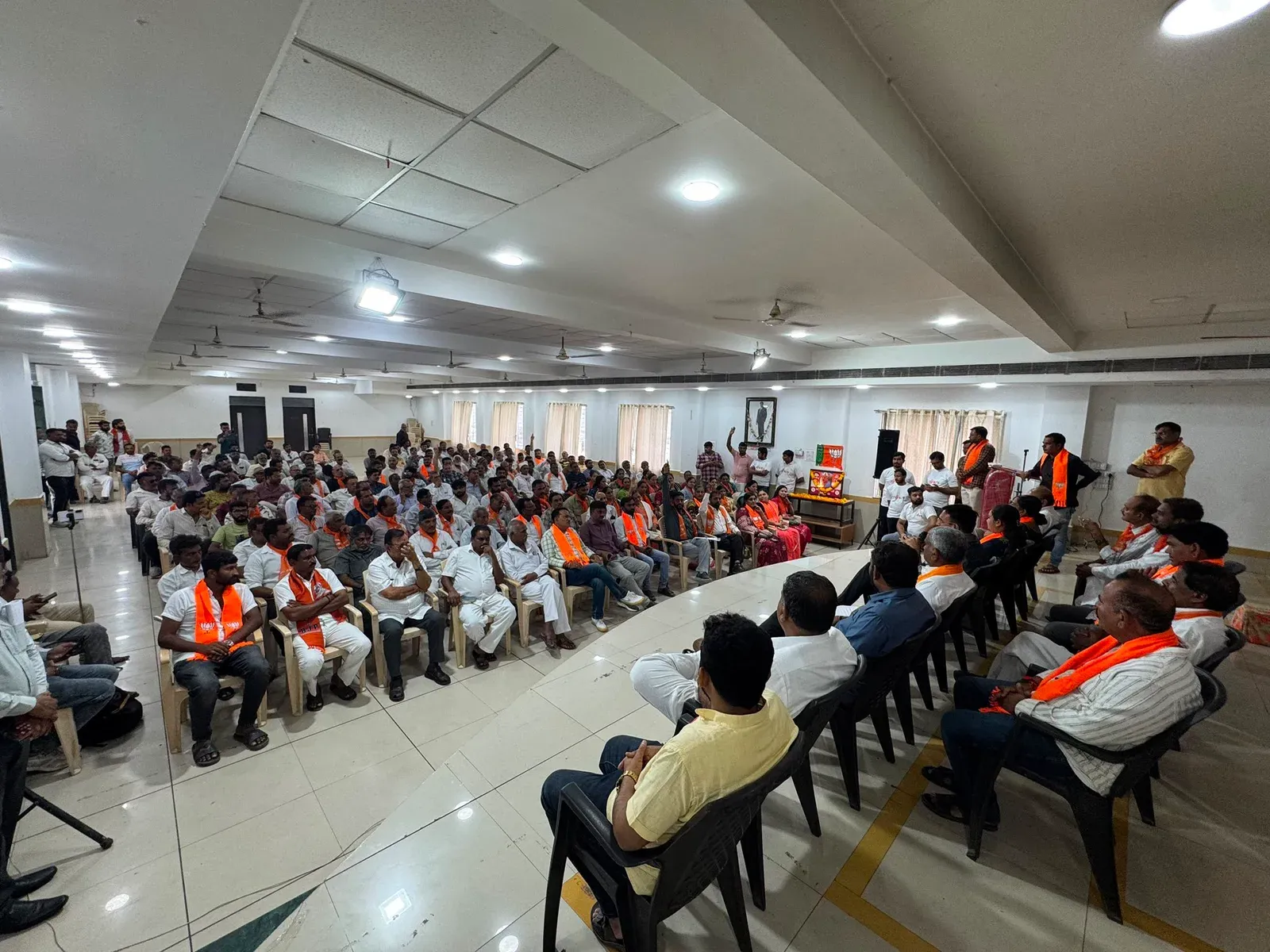 Mandaviya Holds Grassroots Dialogue With Local Body Leaders in Keshod