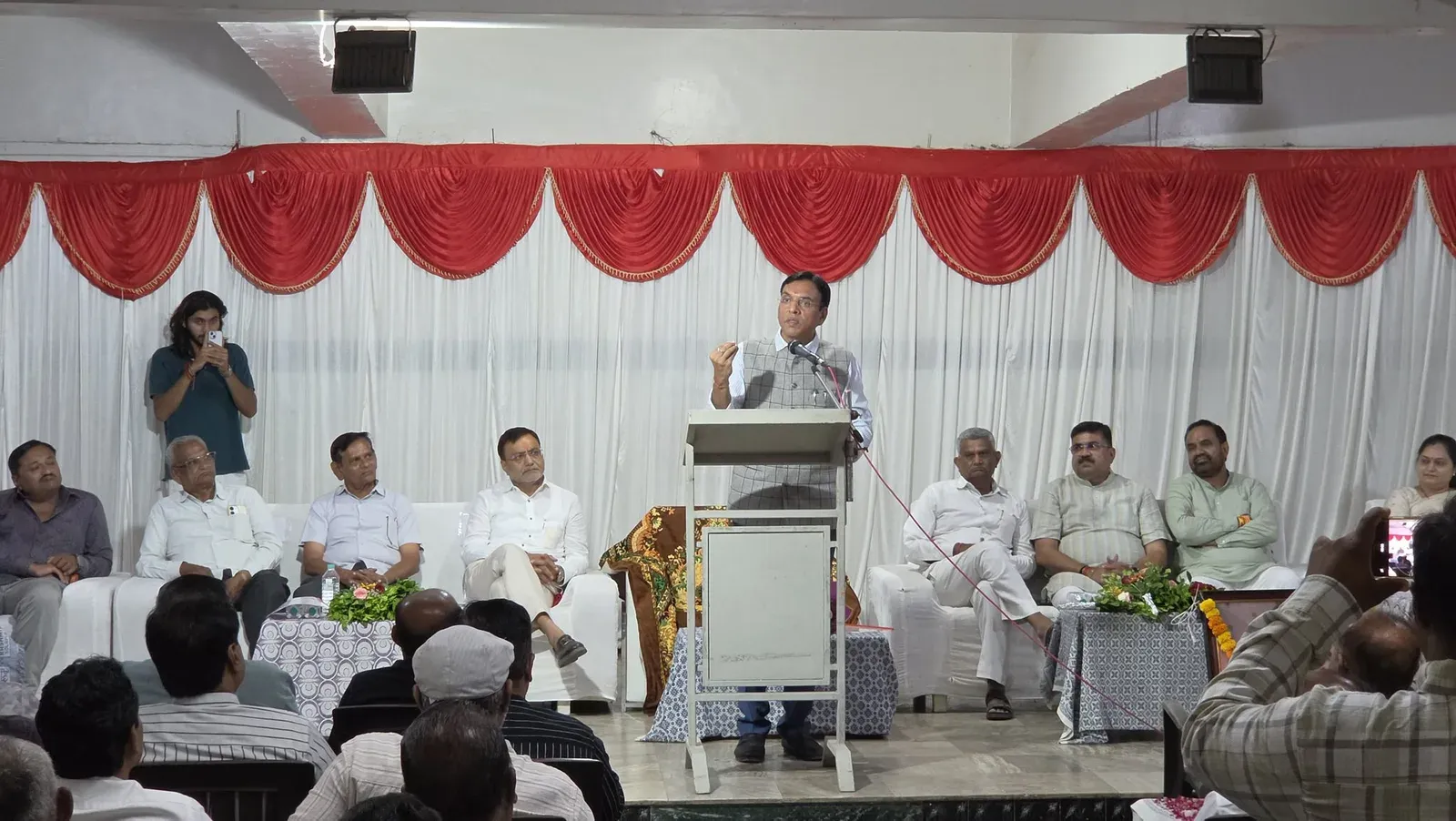 Mandaviya Holds Viksit Bharat 2047 Industry Dialogue in Keshod