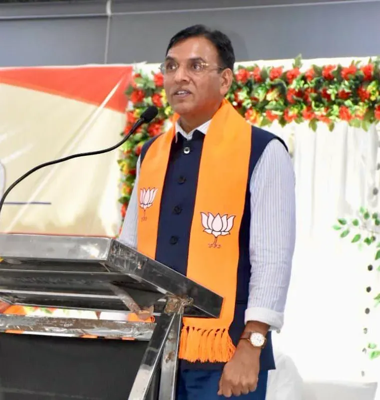 Mandaviya joins Viksit Bharat Sammelan in Porbandar