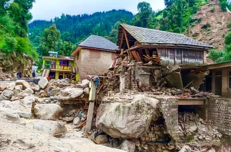 मंडी में भारी तबाही से जानमाल का नुकसान, अब तक 13 की मौत 