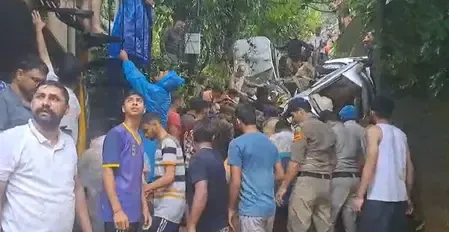मंडी में फिर मची तबाही: फ्लैश फ्लड से दो लोगों की मौत, कई वाहन क्षतिग्रस्त