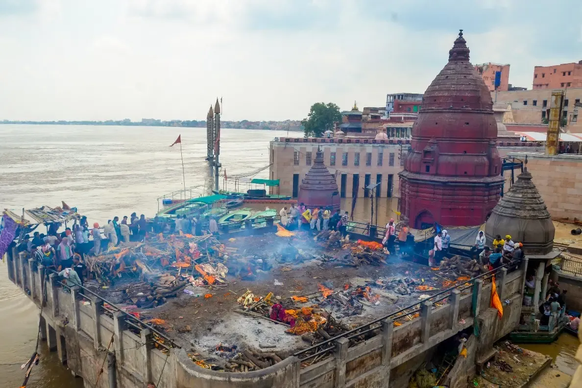 क्या मणिकर्णिका घाट पर चिता के ठंडा होने के बाद 94 लिखा जाता है? जानिए रहस्य