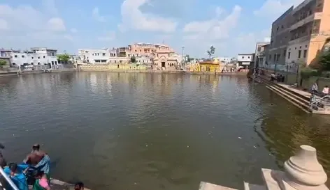 मणिपुर के वैष्णवों की अनूठी आस्था: राधा कुंड में तर्पण, शिव कुंड में अस्थि विसर्जन — सदियों पुरानी परंपरा