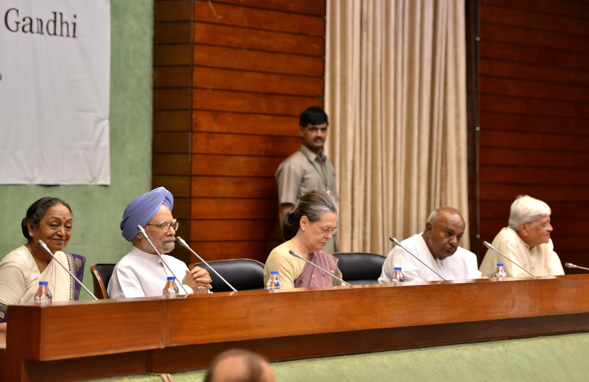 Deve Gowda Lauds Manmohan Singh as a Visionary Leader Who Navigated India Through Economic Crisis