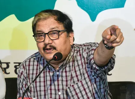 लालू-राबड़ी की सुरक्षा घटाने पर मनोज झा का हमला: 'सुरक्षा को राजनीतिक हथियार मत बनाओ'