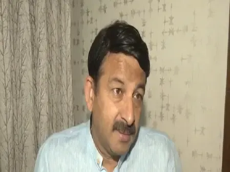 मनोज तिवारी ने बिहार में गिनाए विकास कार्य, राहुल गांधी पर लगाया लोगों को भड़काने का आरोप