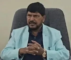 मराठी बोलने के लिए किसी के साथ दादागिरी करना अस्वीकार्य: रामदास अठावले 