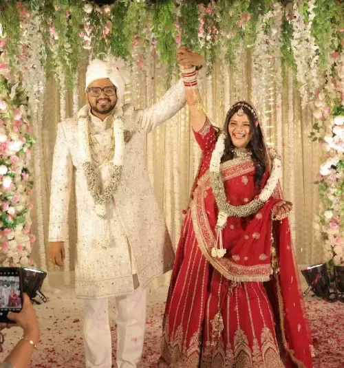 क्या मशहूर गायिका स्वाति मिश्रा ने म्यूजिक प्रोड्यूसर मोहित से शादी कर ली?