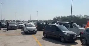 Enormous 300-km Traffic Snarl Leaves Thousands of Pilgrims Stranded on Way to Maha Kumbh