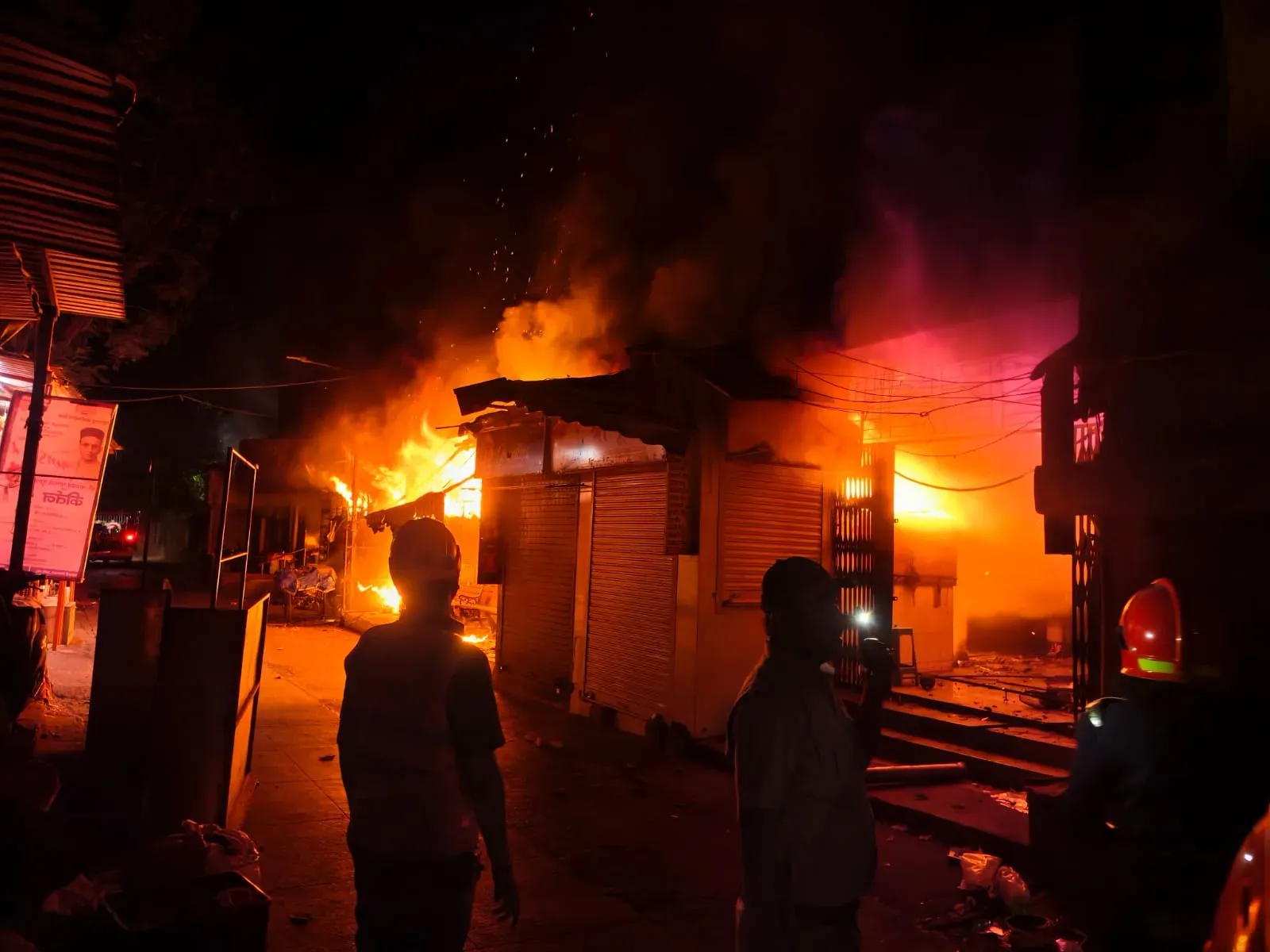Thane market fire kills firefighter, security guard; 2 badly burnt