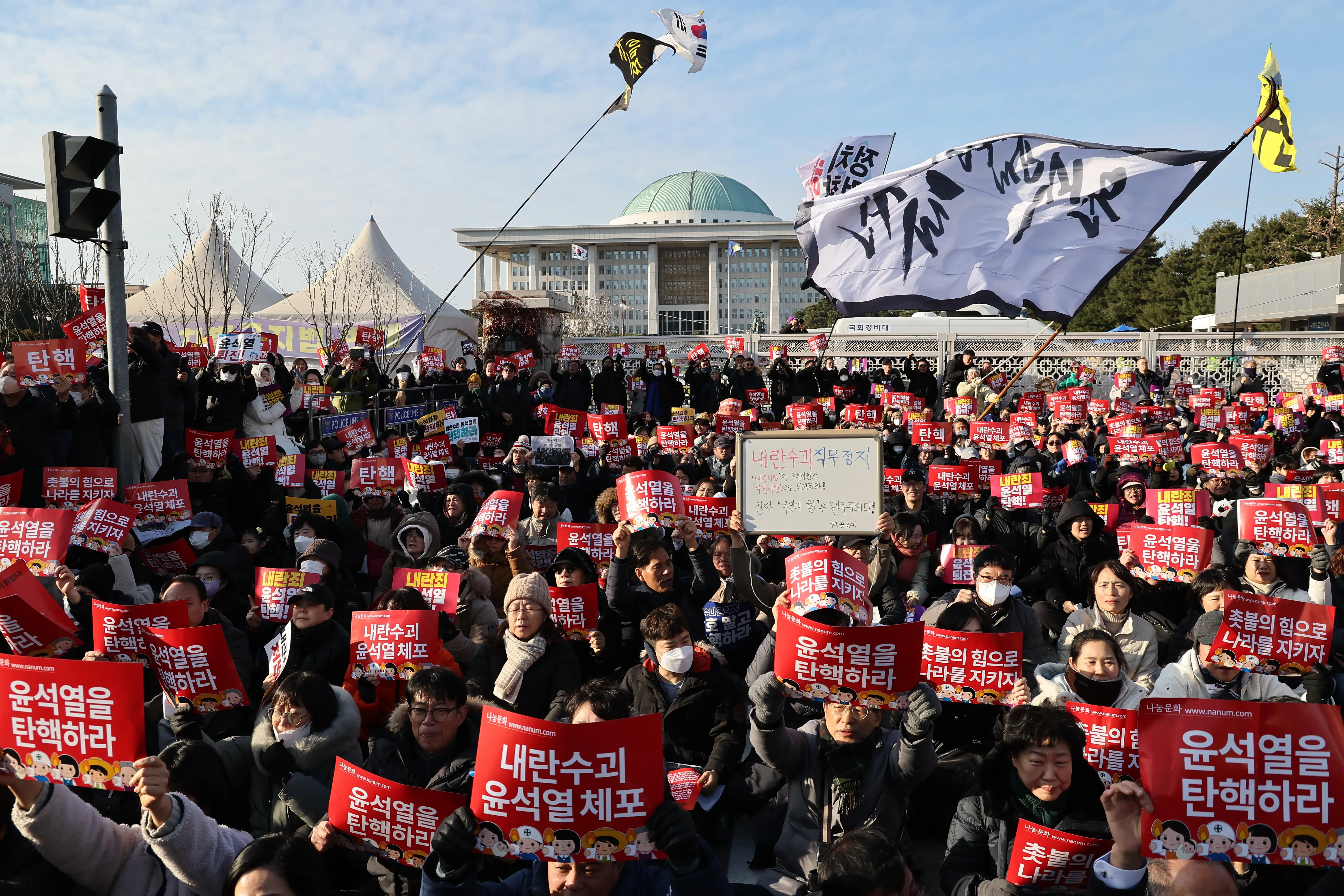 Large Protest Demands Resignation of South Korean President in Seoul Ahead of Impeachment Vote