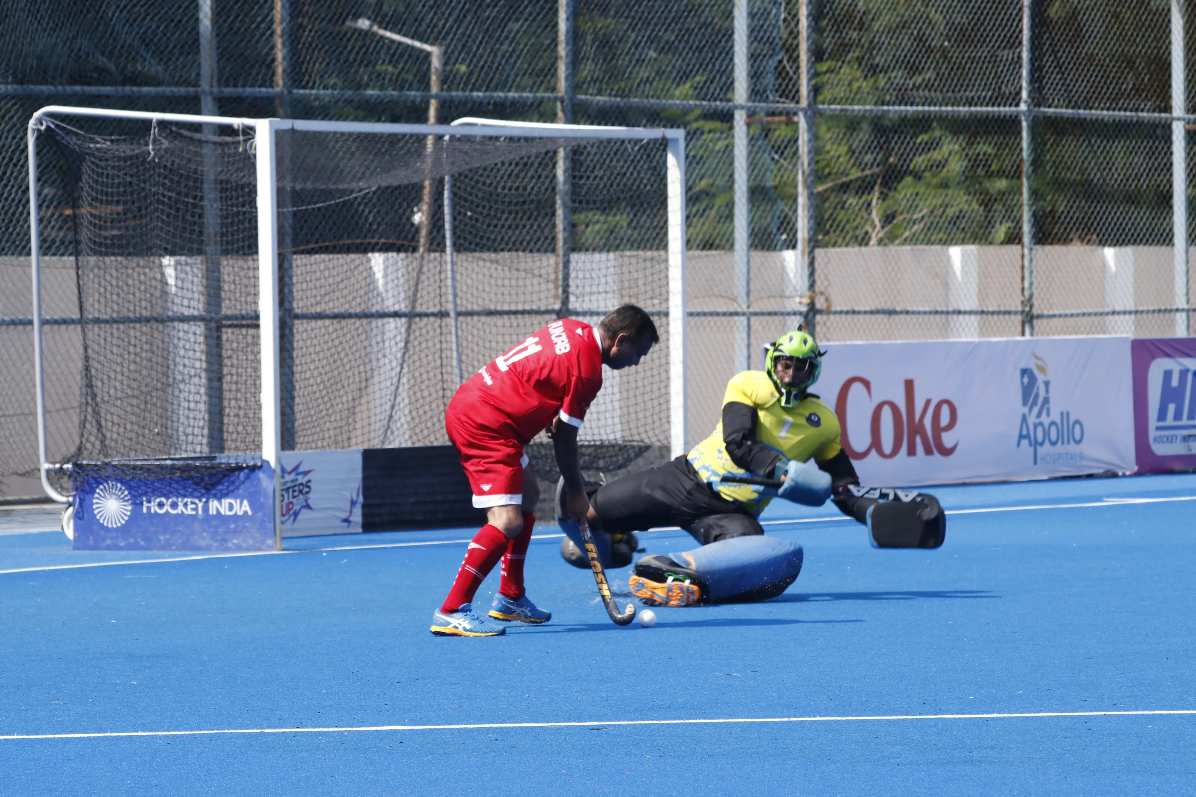 Who Won the Opening Day of the Masters Cup Hockey?