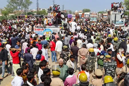 मथुरा हंगामे पर एसएसपी श्लोक कुमार ने कहा, 'बाहरी लोगों ने फैलाई थी अफवाह, सड़क दुर्घटना में हुई फरसा बाबा की मौत'