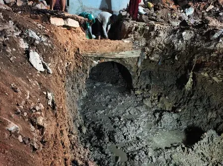 वेस्टर्न रेलवे ने दादर-माटुंगा रोड सेक्शन में कलवर्ट अपग्रेड किया, जल प्रवाह क्षमता 600% बढ़ी