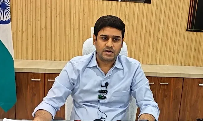 मऊ में बाढ़ मॉक ड्रिल: घोसी-मधुबन में SDRF संग ग्रामीणों को दी रेस्क्यू की ट्रेनिंग