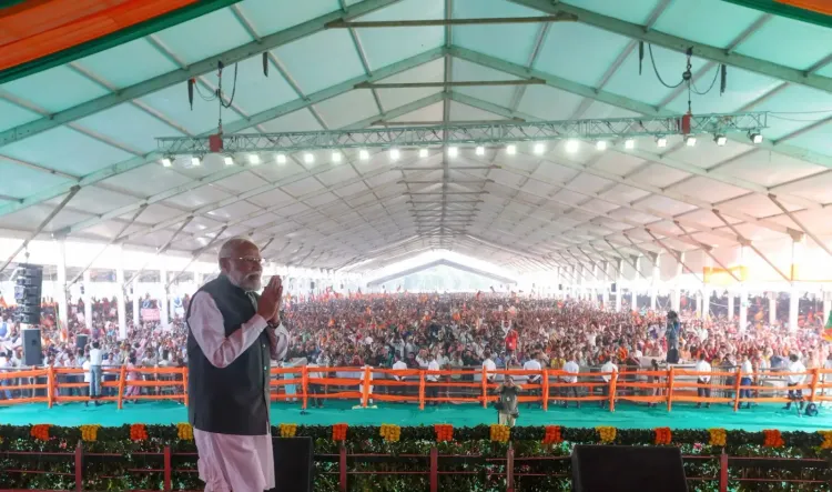 क्या पीएम मोदी ने 11 घंटे में 1,680 किमी की यात्रा और पांच कार्यक्रमों के माध्यम से राष्ट्र के प्रति अपनी प्रतिबद्धता साबित की?