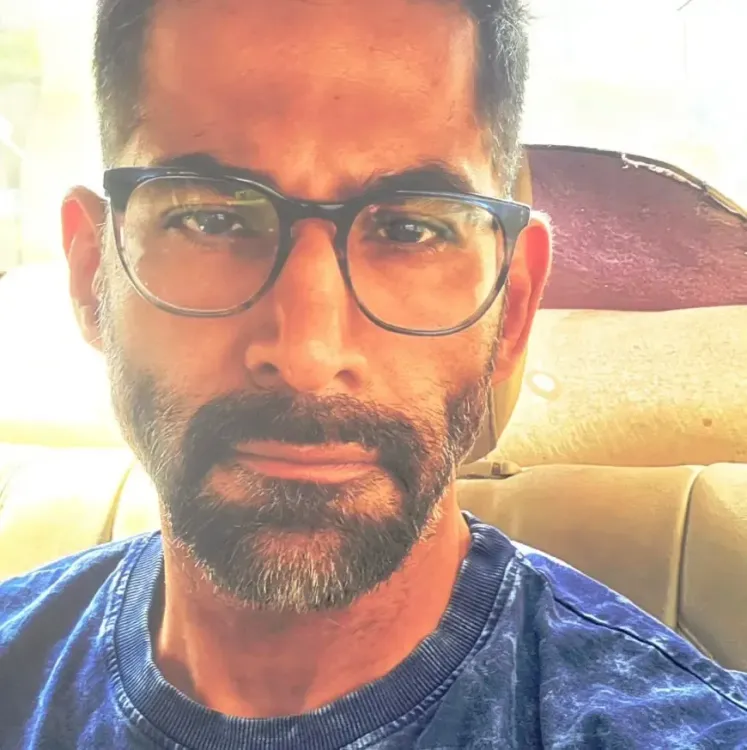 क्या फरहान अख्तर, '120 बहादुर' के प्रोड्यूसर होते हुए भी किसी भी फैसले में हस्तक्षेप नहीं करते? : विवान भटेना