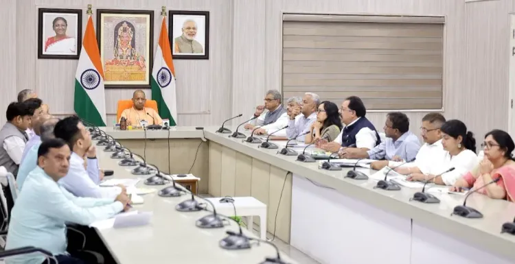 यूपी में 12 जुलाई को 'एक पेड़ मां के नाम' अभियान: एक दिन में लगेंगे 35 करोड़ पौधे, CM योगी ने किया जनप्रतिनिधियों से संवाद