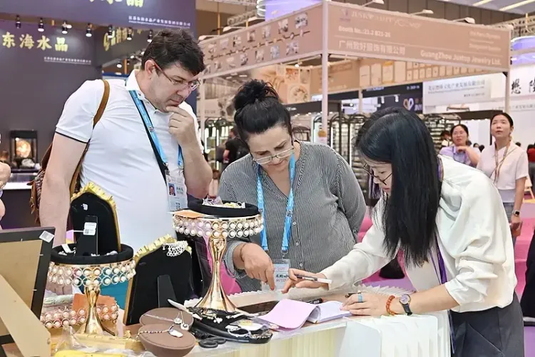 139वें कैंटोन मेले में 2.45 लाख खरीदार, 219 देशों की भागीदारी; 1 मई से तीसरा चरण शुरू